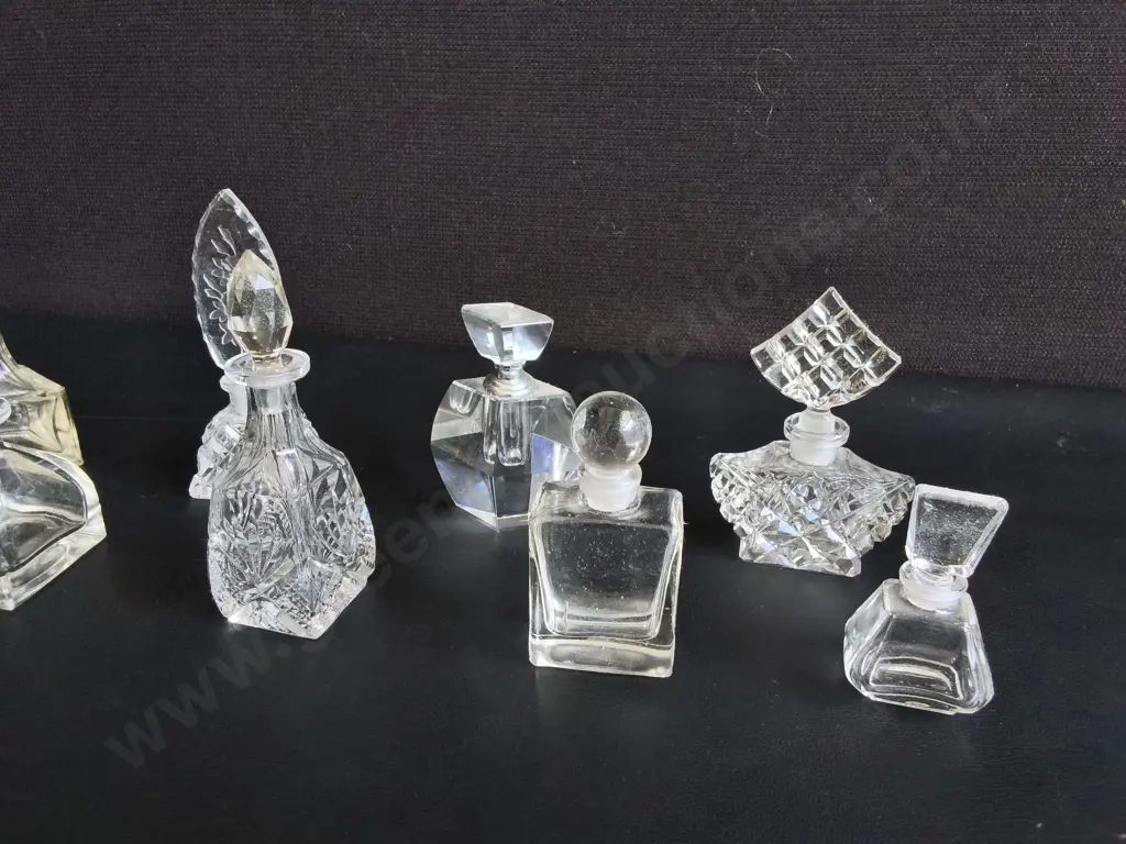 COLLECTION OF VINTAGE CUT GLASS AND CRYSTAL VANITY PERDUME BOTTLES WITH STOPPERS, 8 PIECES, TALLEST H 13 CM Image 1++