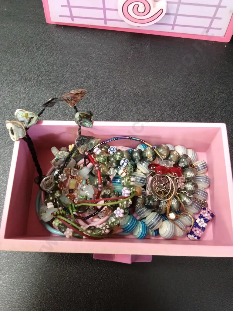 WOODEN HANDBAG JEWELLERY BOX AND CONTENTS H19CM Image 1++