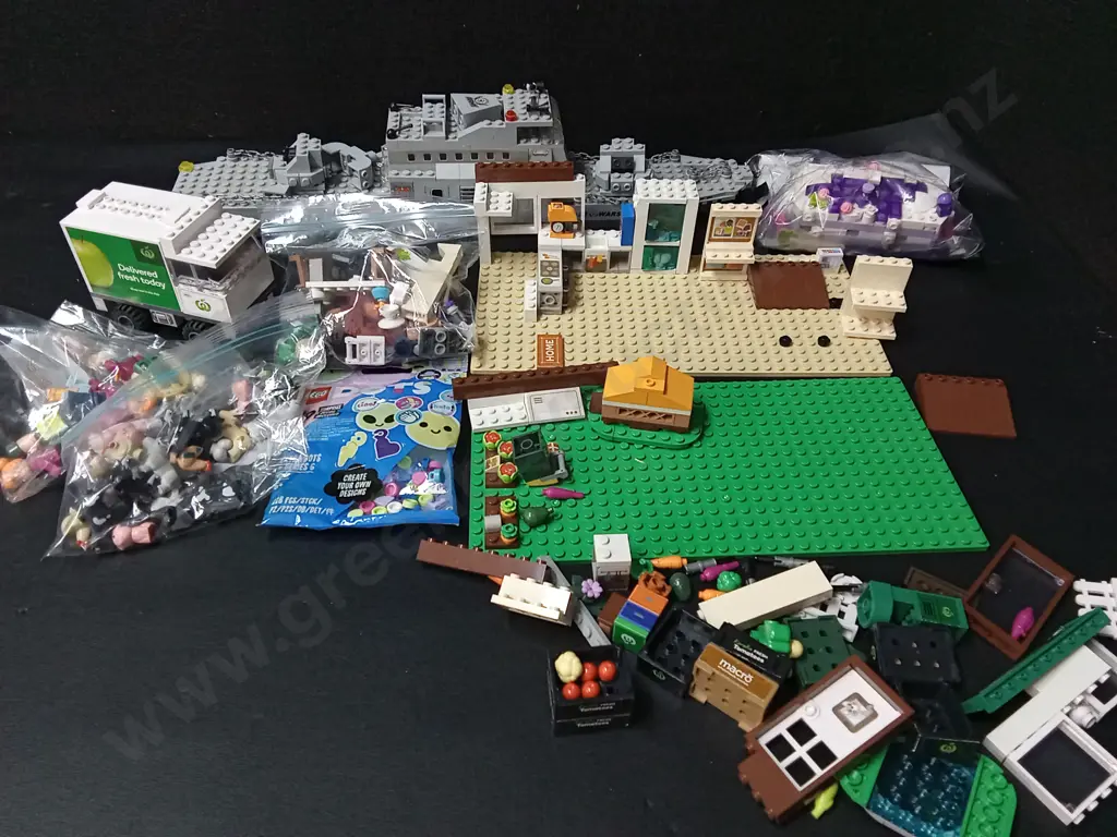 ASSORTED BUILDING TOYS Image 1++