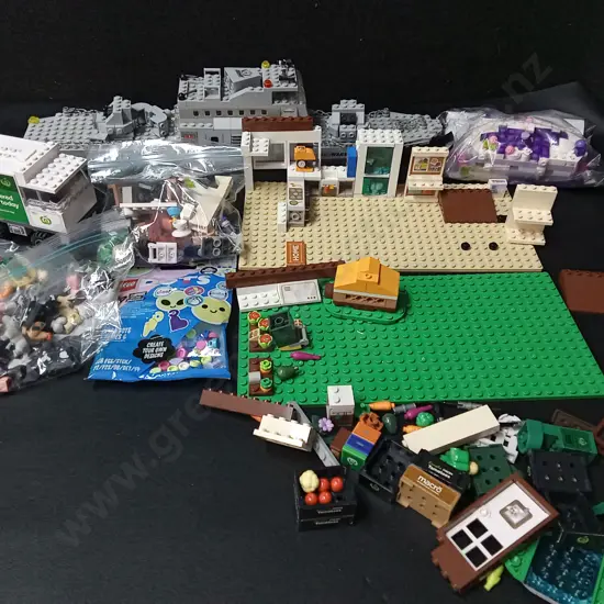 ASSORTED BUILDING TOYS