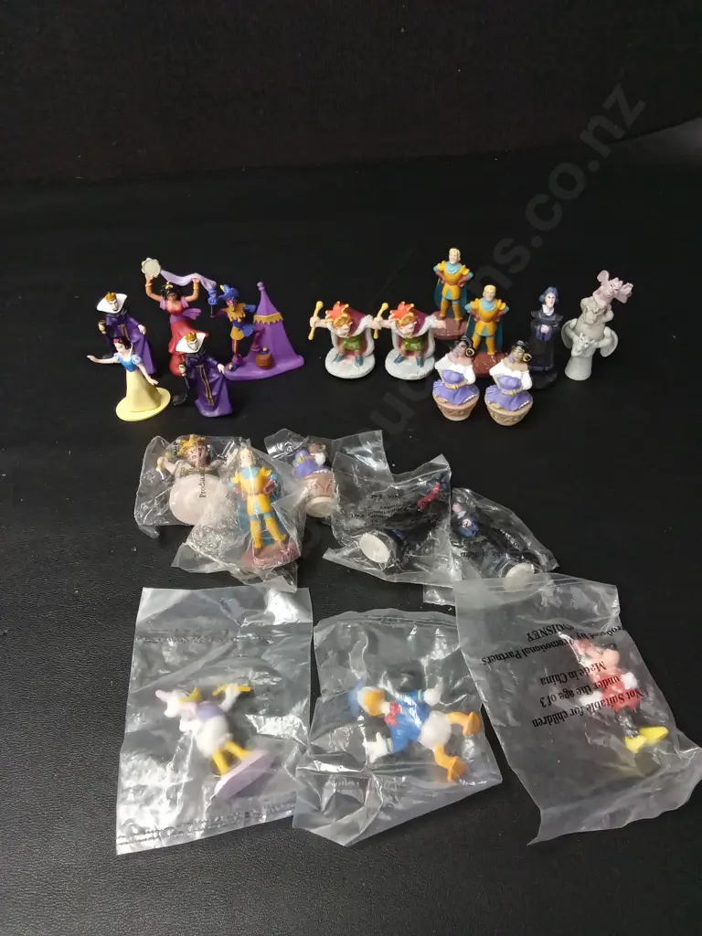 VINTAGE DISNEY TOYS TALLEST H8CM, SOME UNOPENED Image 1++