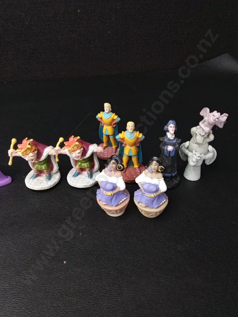VINTAGE DISNEY TOYS TALLEST H8CM, SOME UNOPENED Image 1++