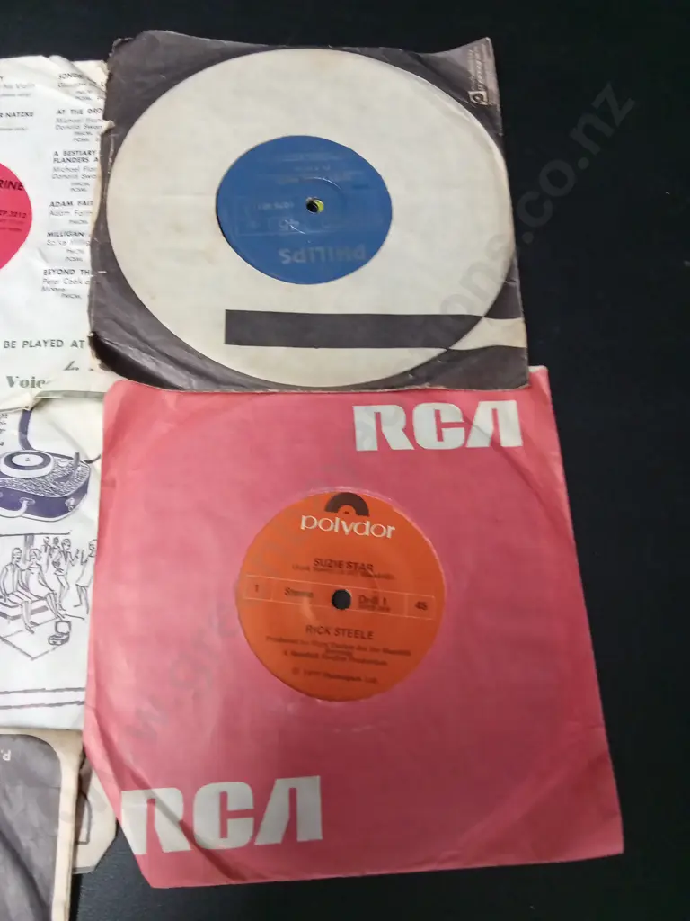 7 BEATLES FIRST NEW ZEALAND PRESSINGS 7 INCH Image 1++
