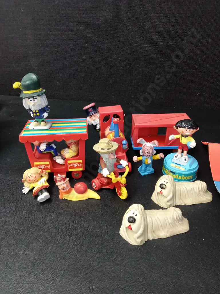 VINTAGE COLLECTION OF THE MAGIC ROUNDABOUT TOYS AND SNOOPY MCDONALD'S BAG Image 1++