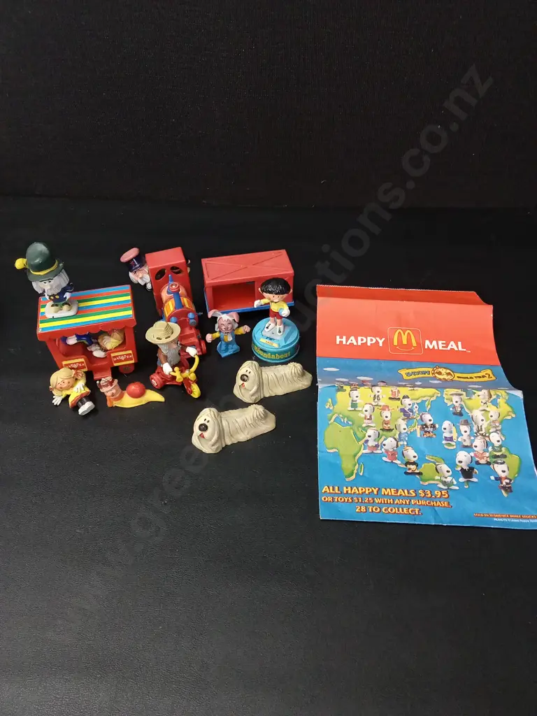 VINTAGE COLLECTION OF THE MAGIC ROUNDABOUT TOYS AND SNOOPY MCDONALD'S BAG Image 1++