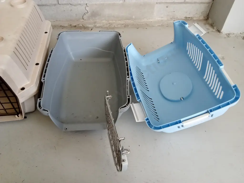 TWO PET CARRIERS Image 1++