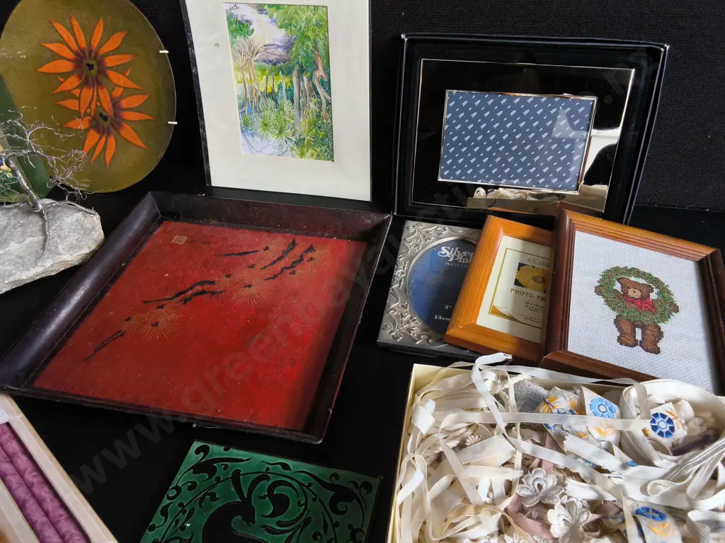 MIX OF DECORATIVE ITEMS Image 1++