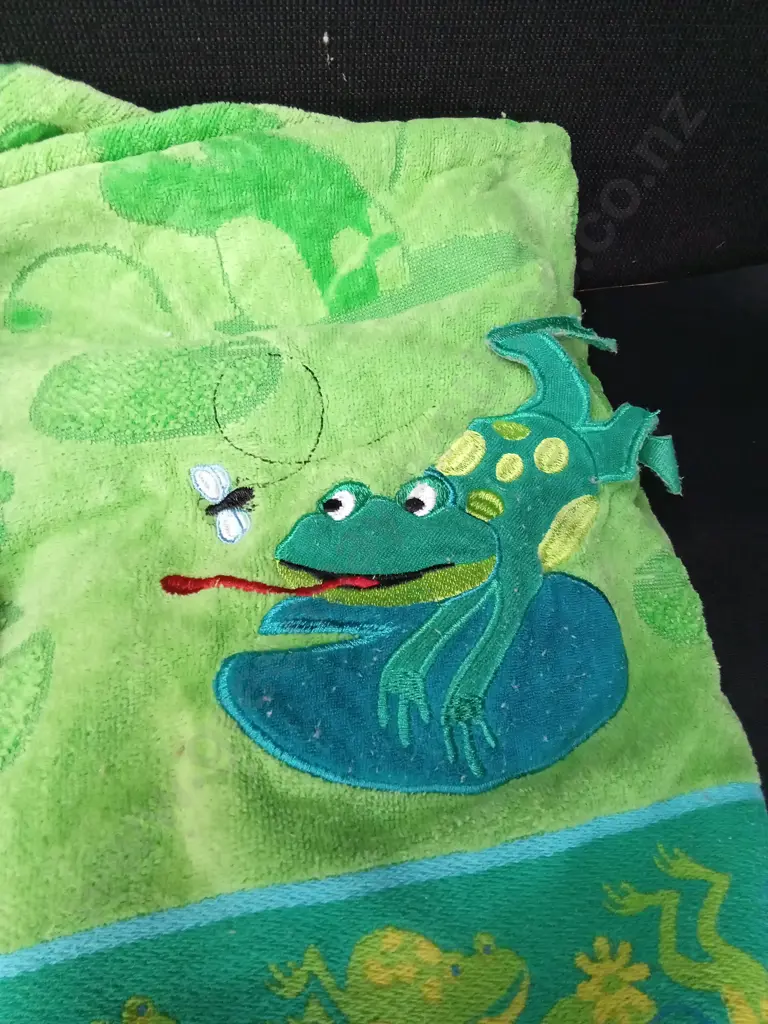 2 BEACH TOWELS Image 1++