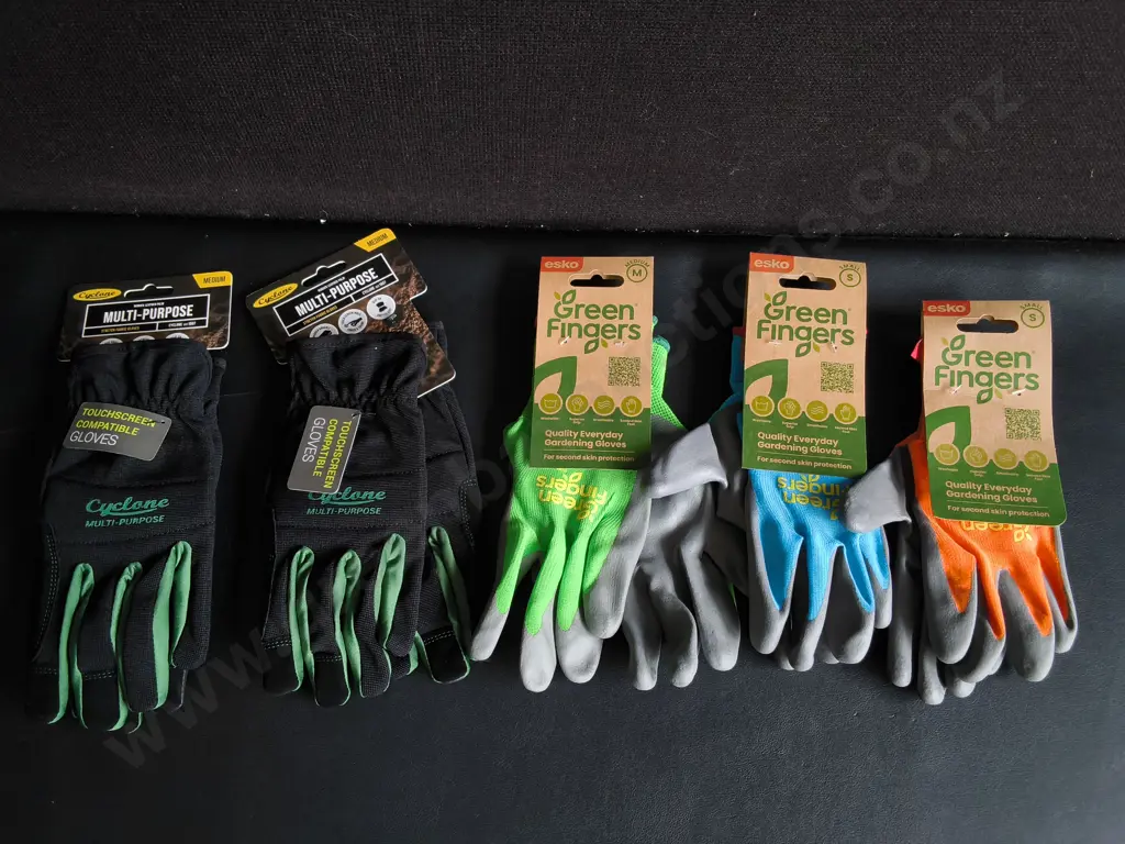 5 BRAND NEW PAIR OF WORK/ GARDEN GLOVES Image 1++