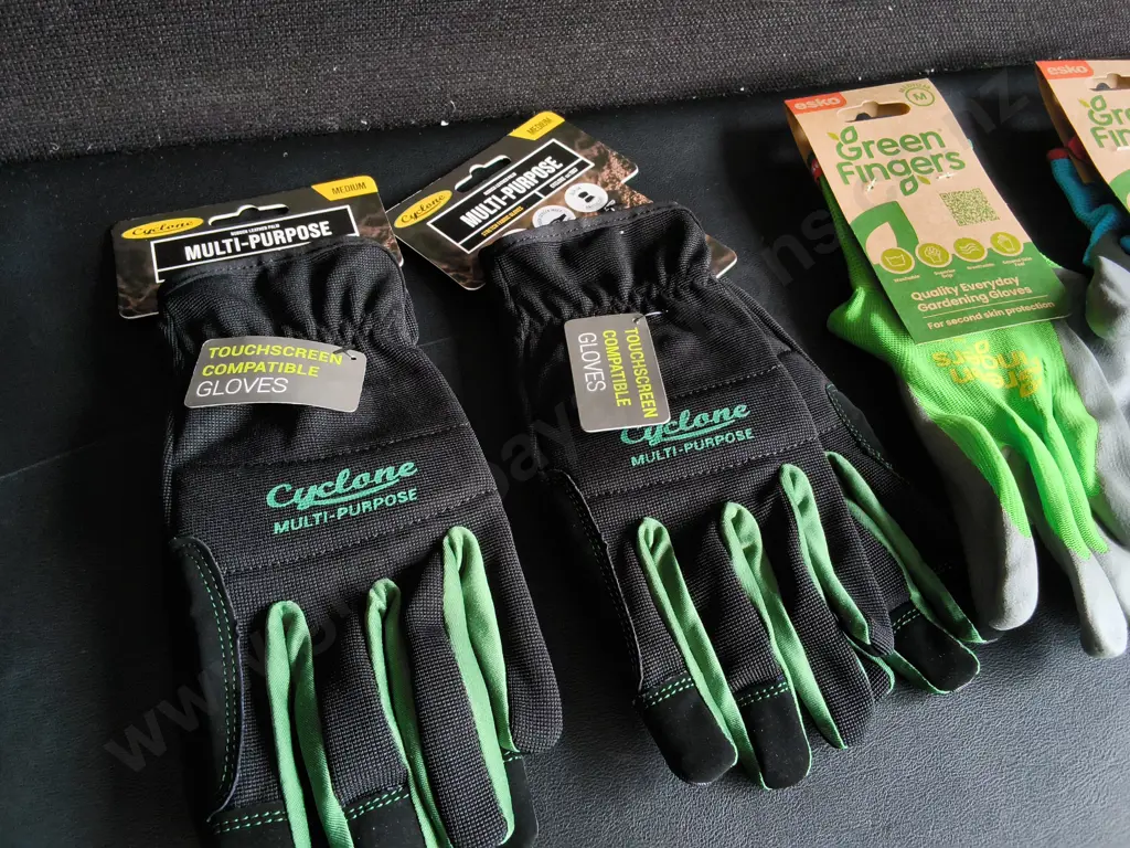 5 BRAND NEW PAIR OF WORK/ GARDEN GLOVES Image 1++