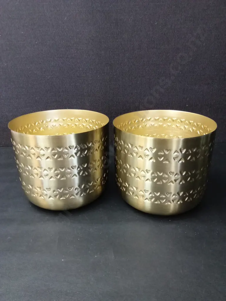 2 TAKASHO INDOOR METAL PLANTERS 16.5CM Image 1++