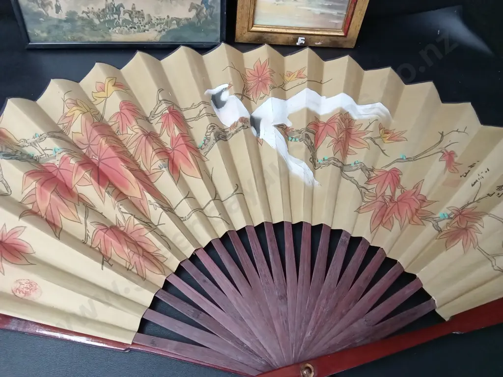 2 FRAMED ARTWORKS AND A FAN L50CM Image 1++