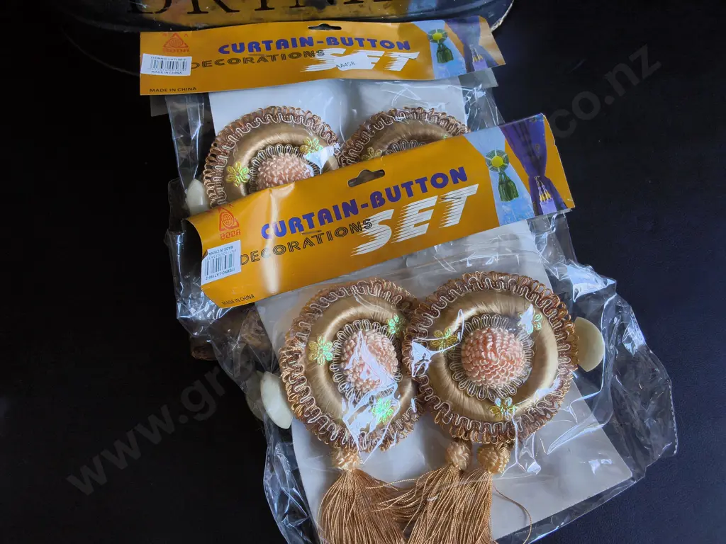 BUCKET OF BRAND NEW CURTAIN BUTTONS Image 1++