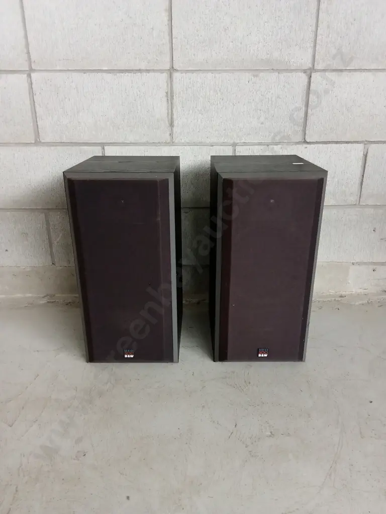 PAIR OF B&W DM 560 LOUD SPEAKERS Image 1++