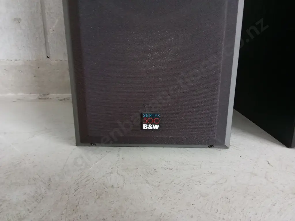 PAIR OF B&W DM 560 LOUD SPEAKERS Image 1++
