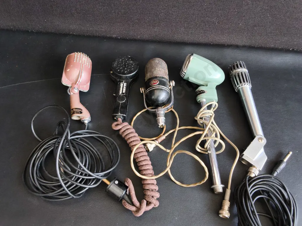 COLLECTION OF 5 VINTAGE MICROPHONES, UNTESTED, TALLEST H 33 CM Image 1++