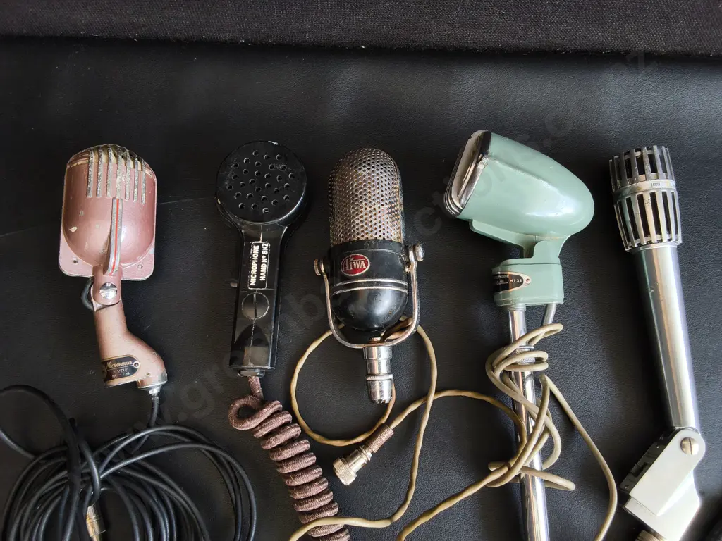 COLLECTION OF 5 VINTAGE MICROPHONES, UNTESTED, TALLEST H 33 CM Image 1++