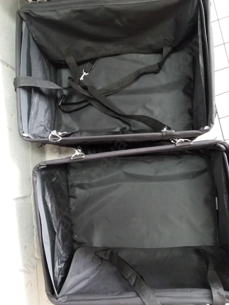 4 STORAGE ITEMS, 40CM X 40CM X 40CM Image 1++