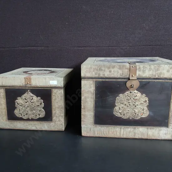 PAIR OF DECORATIVE WOODEN BOXES, TALLEST H 25 CM