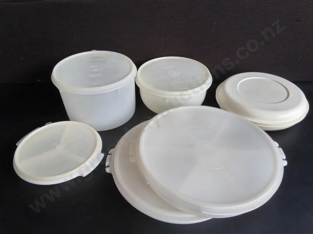 MIX OF TUPPERWARE, TALLEST H 15 CM Image 1++