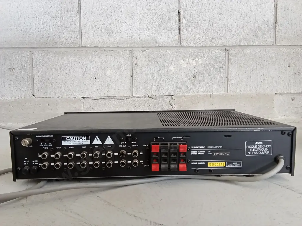 WORKING PROTON 520 STEREO AMPLIFIER Image 1++