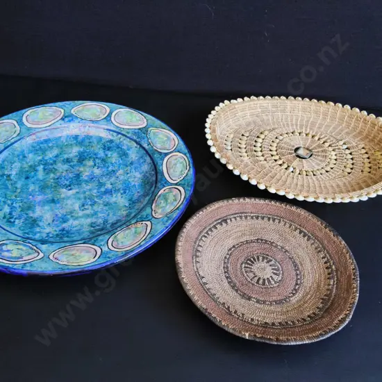 PAUA PLATTER AND HAND WOVEN BASKETS/ TRAYS, WIDEST DIA 42 CM