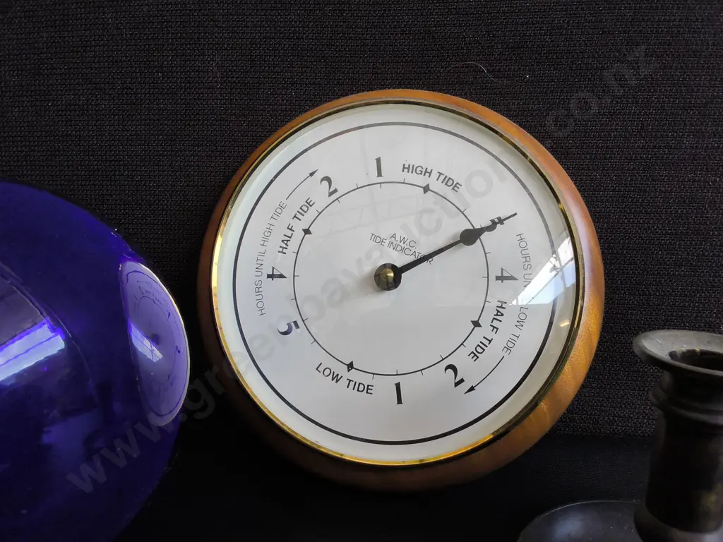 VINTAGE DECOR, TIDE CLOCK, COBALT GLASS AND CHAMBERSTICK, TALLEST H 20 CM Image 1++