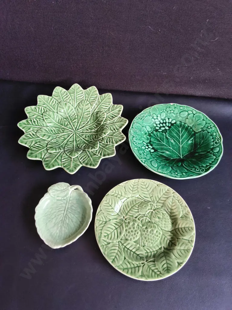 VINTAGE GREEN MAJOLICA/ CERAMIC LEAF PLATES, 4 PIECES, WIDEST DIA 28 CM Image 1++