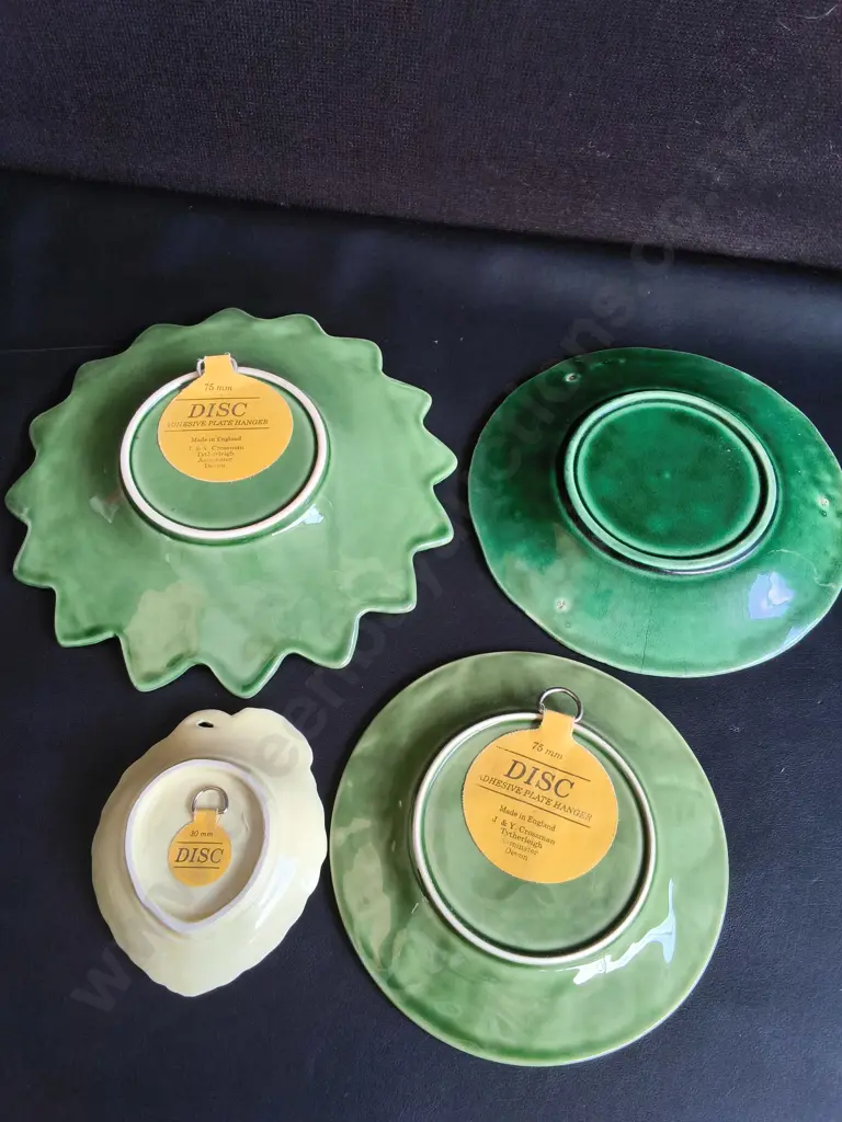VINTAGE GREEN MAJOLICA/ CERAMIC LEAF PLATES, 4 PIECES, WIDEST DIA 28 CM Image 1++