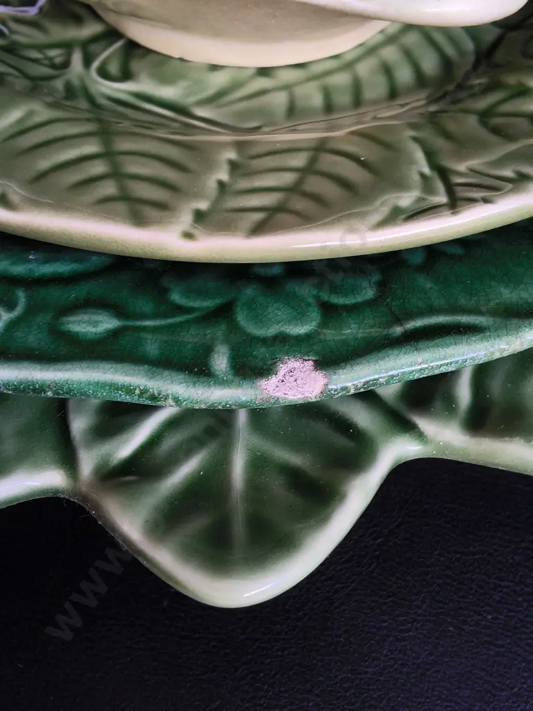 VINTAGE GREEN MAJOLICA/ CERAMIC LEAF PLATES, 4 PIECES, WIDEST DIA 28 CM Image 1++