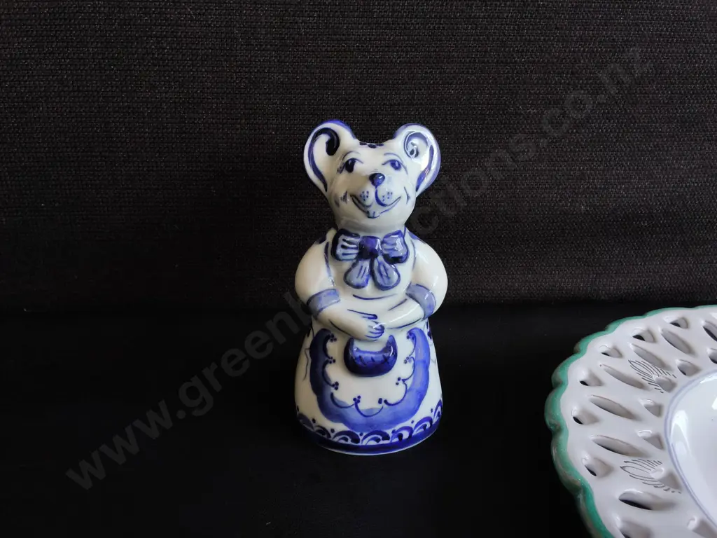 MIX OF POTTERY AND COLLECTIBLES, 4 PIECES, INCLUDING ROYAL DOULTON, WIDEST DIA 28 CM Image 1++