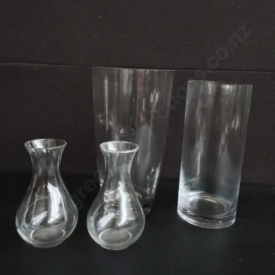 4 PIECES GLASS VASES, TALLEST H 30 CM