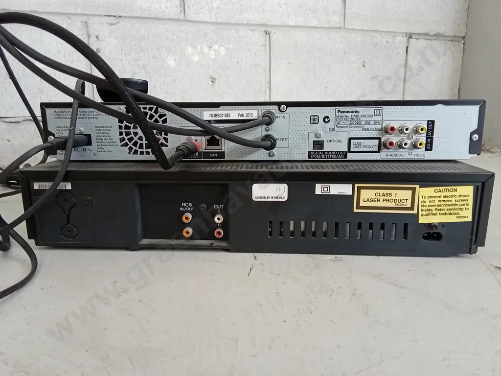 PANASONIC DVD PLAYER DMR-XW390, AND PHILIPS COMPACT DISC PLAYER, PHILIPS HAS NO CORDS Image 1++