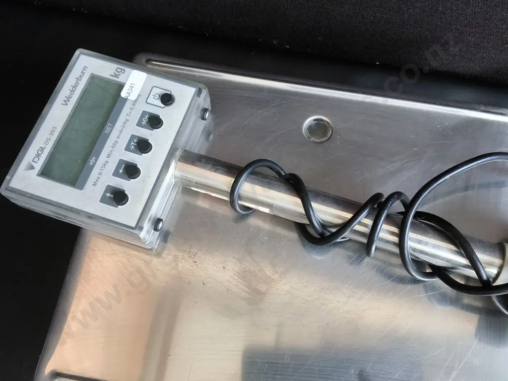 DIGITAL BENCH SCALE, WORKING, MISSING ONE FOOT Image 1++