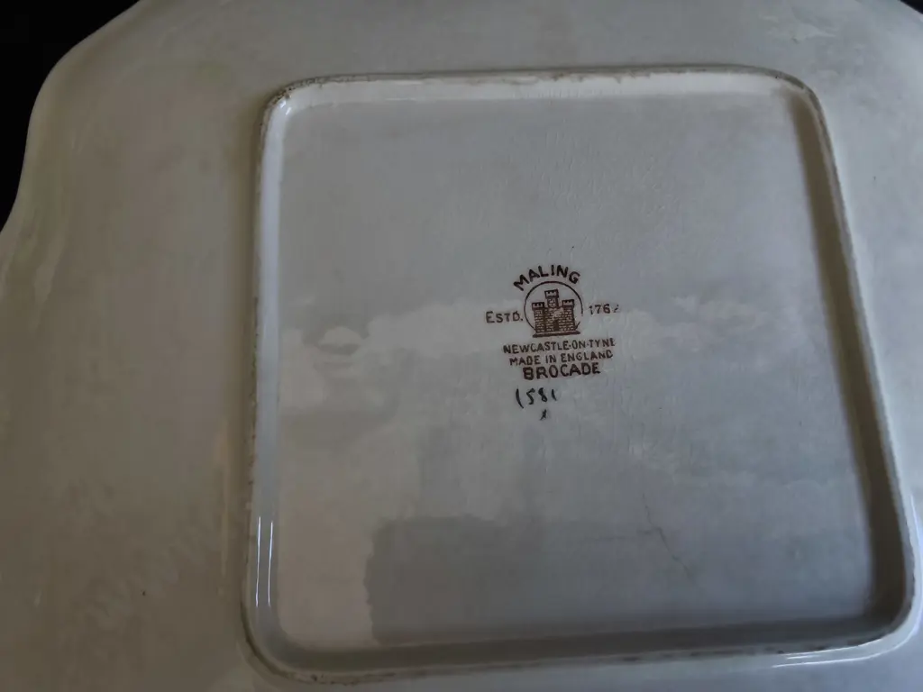 VINTAGE MALING POTTERY LUSTREWARE, 5 PIECES, WIDEST W 30 CM Image 1++
