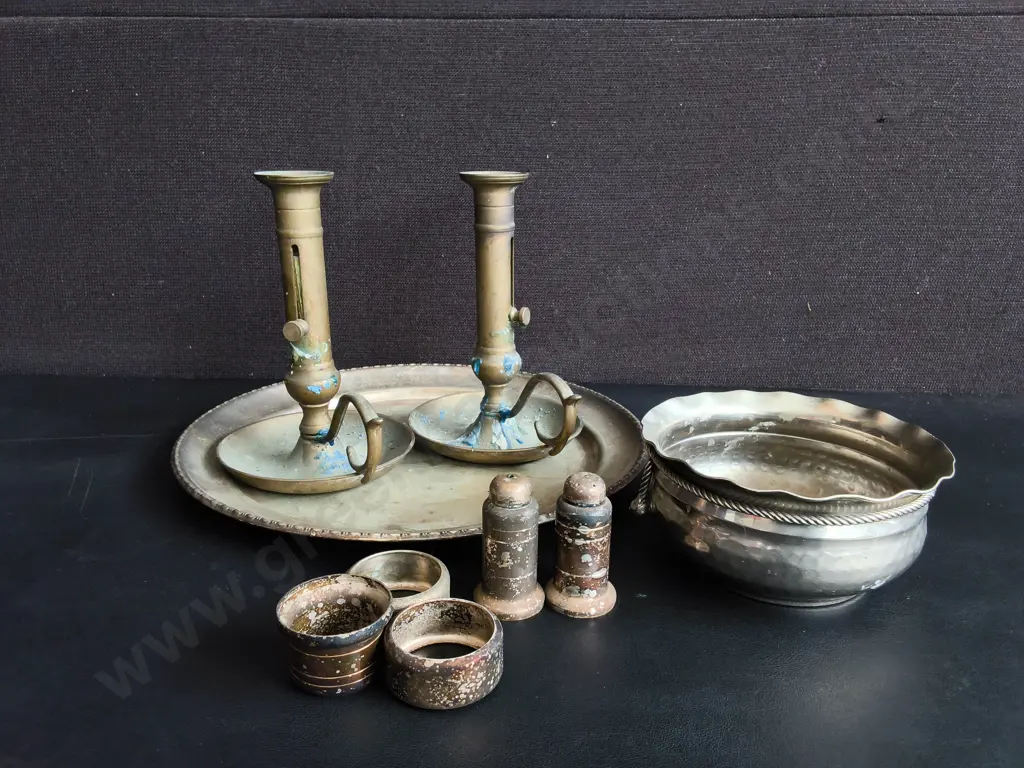 COLLECTION OF VINTAGE METAL ITEMS, INCLUDING PAIR OF EJECTOR/ CHAMBER CANDLESTICKS, TALLEST H 20 CM Image 1++