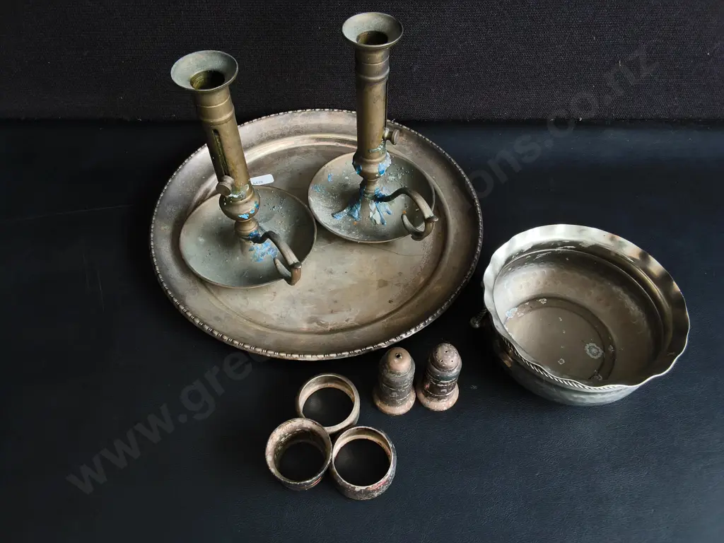 COLLECTION OF VINTAGE METAL ITEMS, INCLUDING PAIR OF EJECTOR/ CHAMBER CANDLESTICKS, TALLEST H 20 CM Image 1++