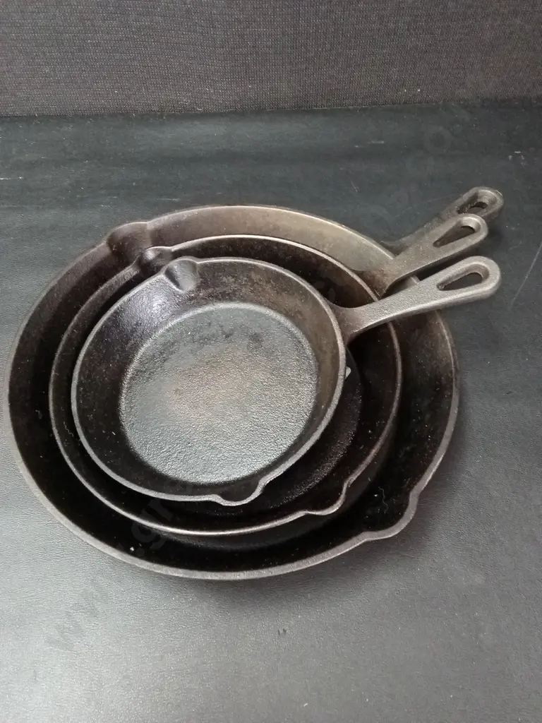 3 CAST IRON PANS LARGEST D25CM Image 1++