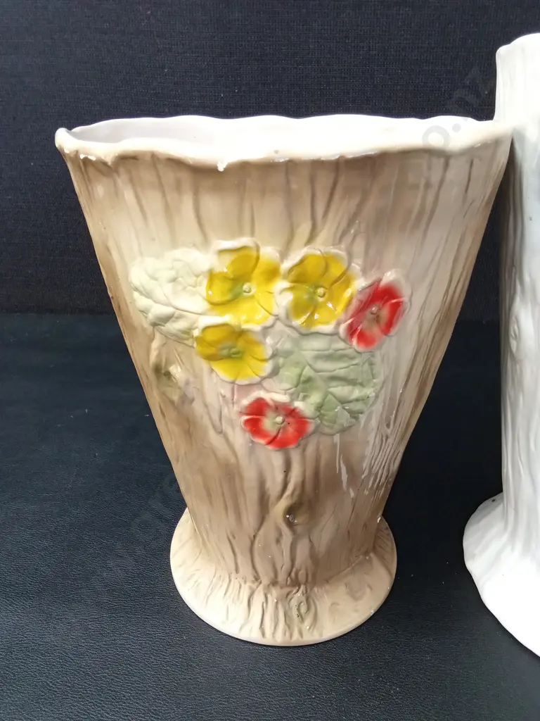 2 VINTAGE TITIAN STUDIO POTTERY VASES, SHAPE 546 TALLEST H21CM Image 1++