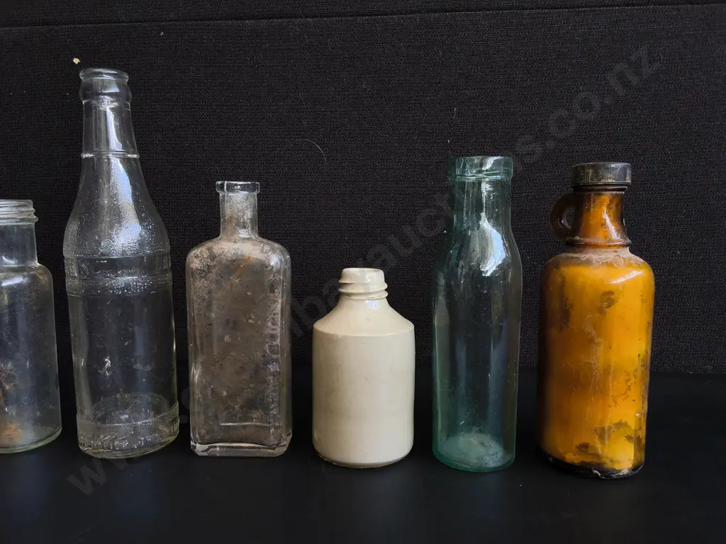 MIX OF 10 VINTAGE GLASS BOTTLES, TALLEST H 23 CM Image 1++