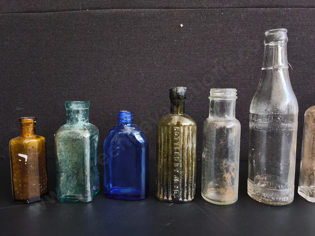 MIX OF 10 VINTAGE GLASS BOTTLES, TALLEST H 23 CM Image 1++