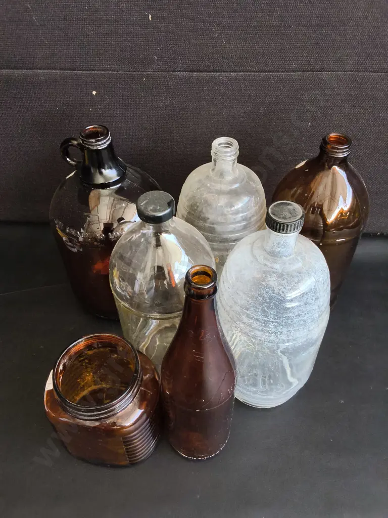 MIX OF VINTAGE GLASS BOTTLES, 7 PIECES, TALLEST H 30 CM Image 1++