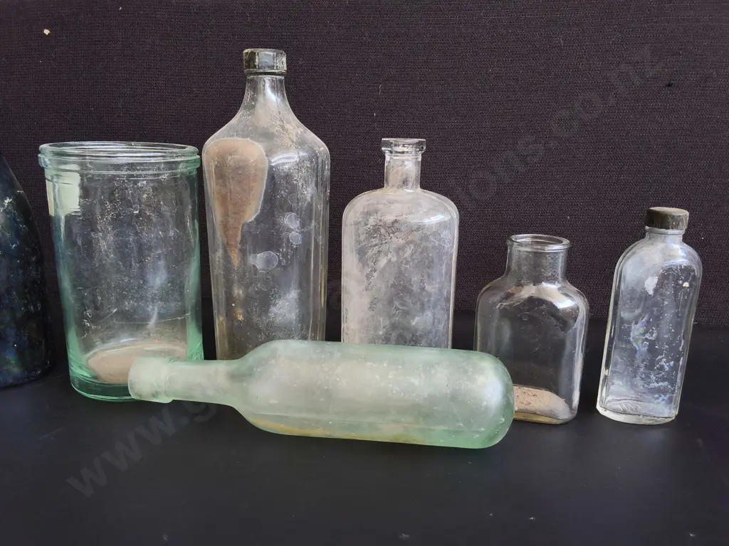 MIX OF 10 VINTAGE GLASS BOTTLES AND JARS, TALLEST H 26 CM Image 1++