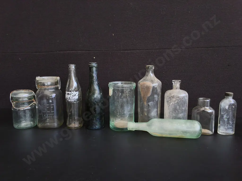 MIX OF 10 VINTAGE GLASS BOTTLES AND JARS, TALLEST H 26 CM Image 1++