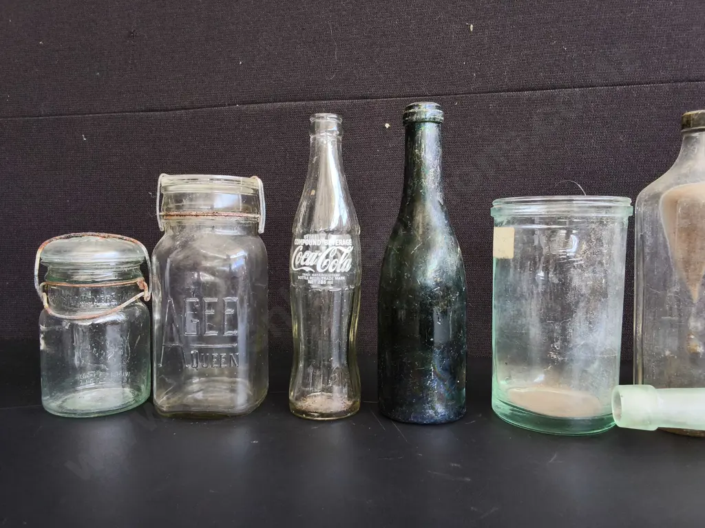 MIX OF 10 VINTAGE GLASS BOTTLES AND JARS, TALLEST H 26 CM Image 1++