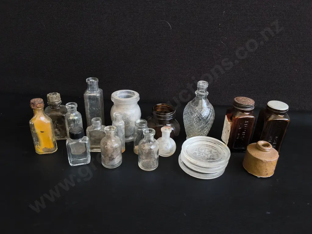 COLLECTION OF VINTAGE GLASS VESSELS, TALLEST H 12 CM Image 1++
