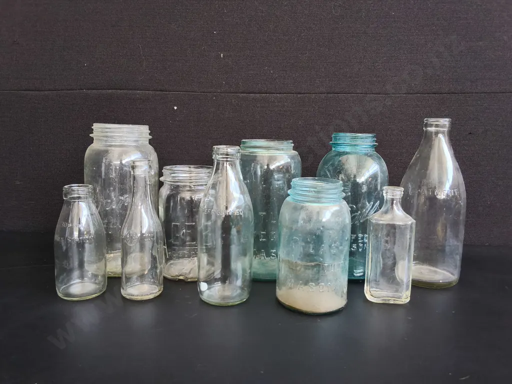 MIX OF 10 VINTAGE GLASS BOTTLES AND JARS, TALLEST H 26 CM Image 1++