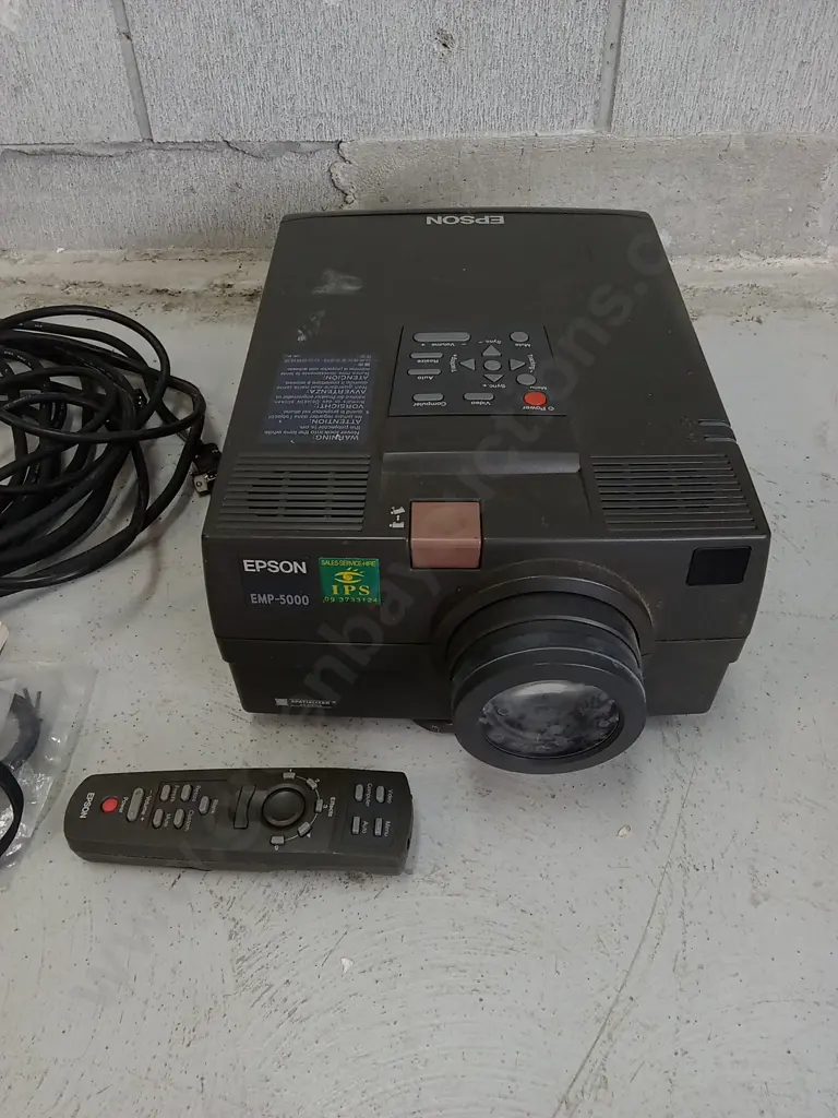 WORKING EPSON EMP-5000 PROJECTER WITH CORDS AND REMOTE Image 1++