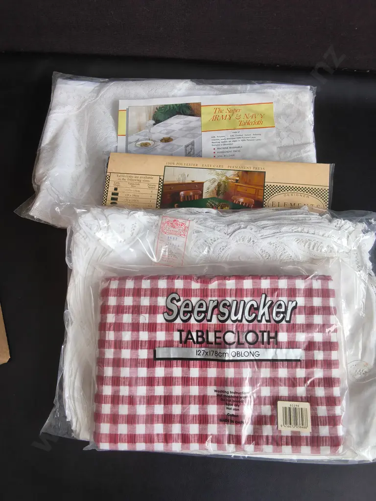 BOX OF BRAND NEW TABLECLOTHS Image 1++