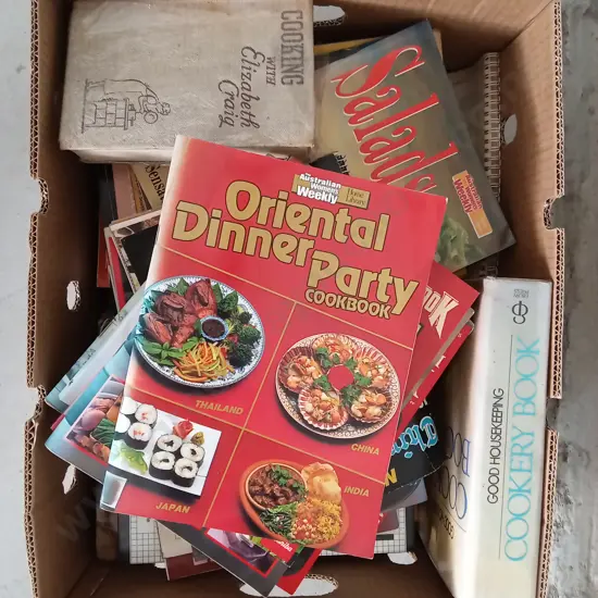 LARGE COLLECTION OF COOKING BOOKS